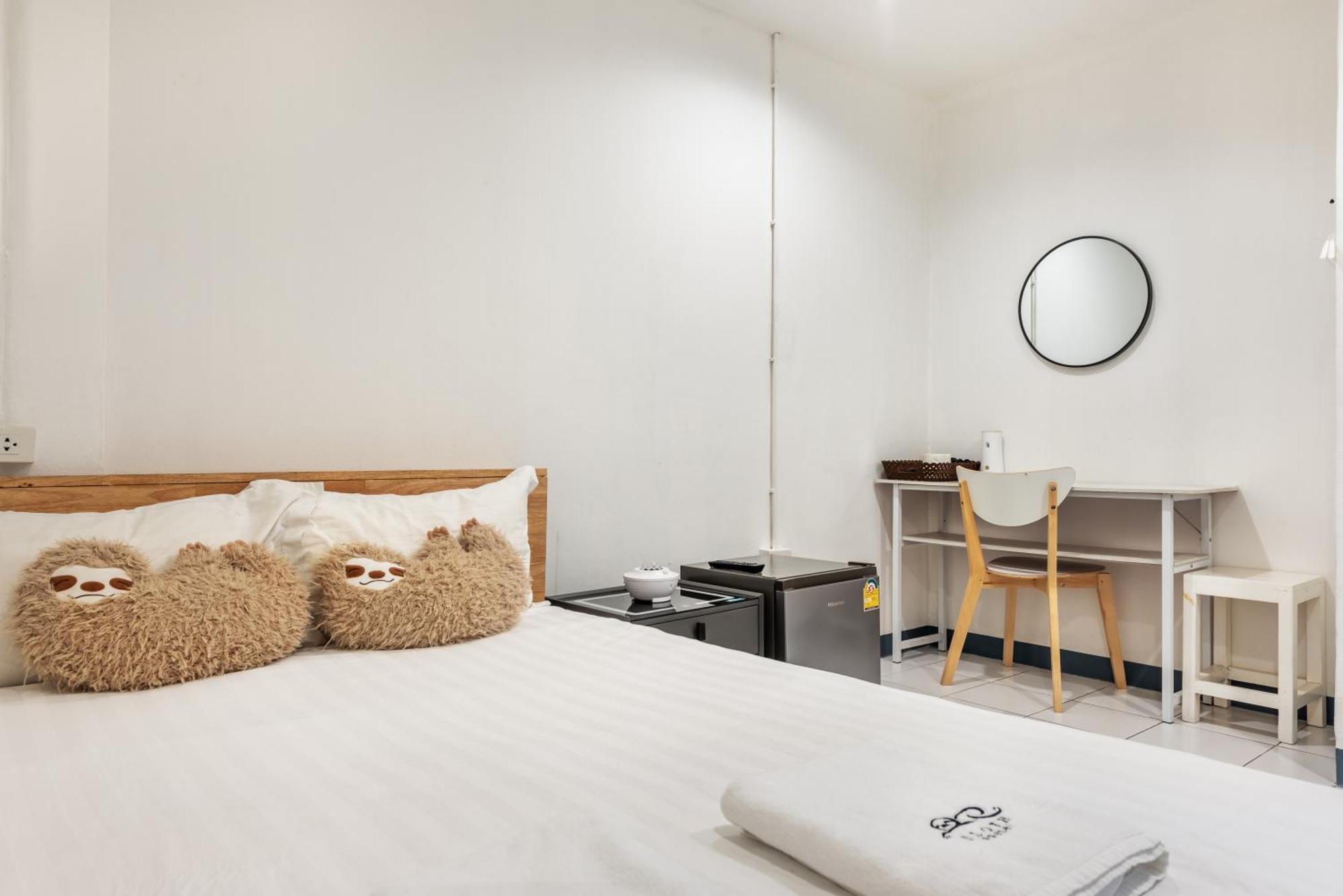 Sloth Hostel Don Mueang Bangkok Buitenkant foto